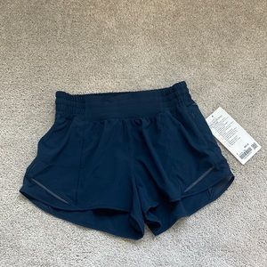 Lululemon Hotty Hot Shorts 2.5”